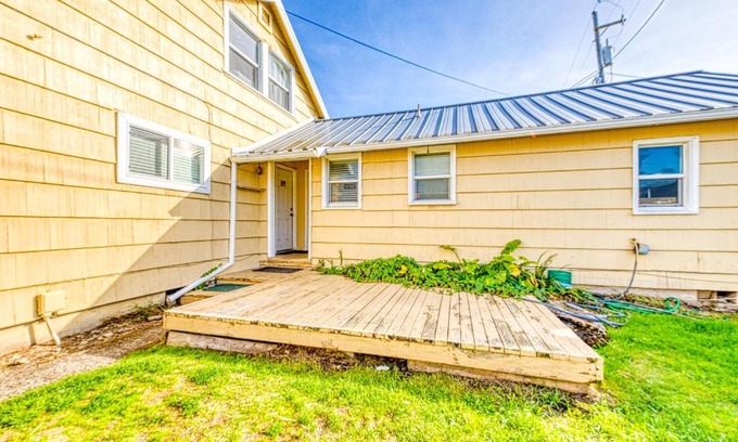 Rockaway Beach House | Dolphin 3