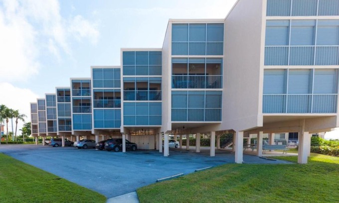 Bonita Springs Apartment | Dolphin Way A-201 - MO 2wks 3x yr only condo
