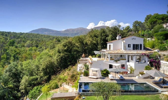 Saint-Paul-de-Vence Villa | Domaine VDH in Saint Paul de Vence