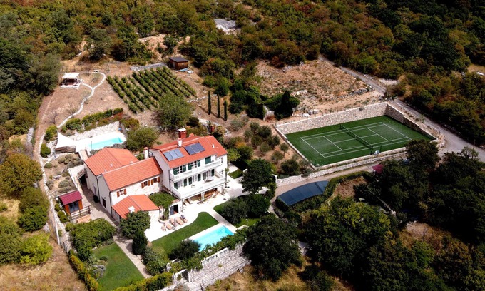 Bribir Villa | DomaineVinodolSun: Excl. Dream for up to 20 people, heated pool, sauna, tennis