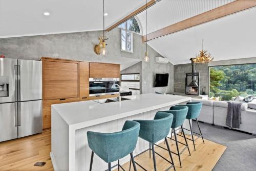 Merrijig House | Dome-Cozy Getaway 3 min to Mt Buller