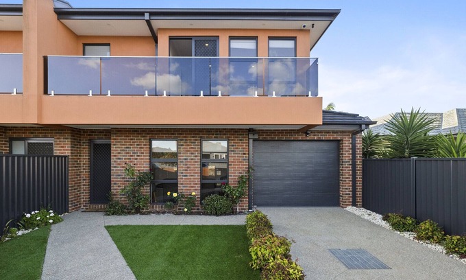 Chelsea House | Domi Rentals - The Argyle Residence