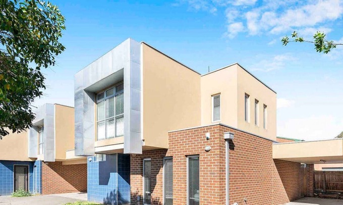 Clayton House | Domi Rentals - The Bett Residence (Walk to Monash)