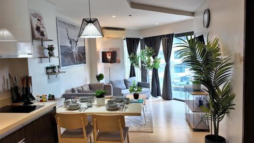 Maribago Apartment | Dominiks spacious classic family VIP 1 Bedroom Tambuli Balcony Pool Beach