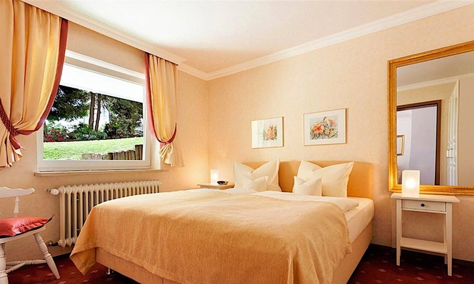 Aschach Apartment | Doppelzimmer mit separatem Wohnteil, Mansarde, Balkon, Bad/WC, Stammhaus