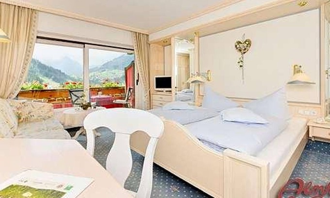 Riezlern House | Doppelzimmer - Enzian Süd - Almhof Rupp