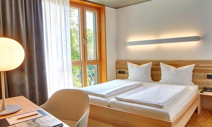 Vauban Apartment | Doppelzimmer mit Dusche und WC