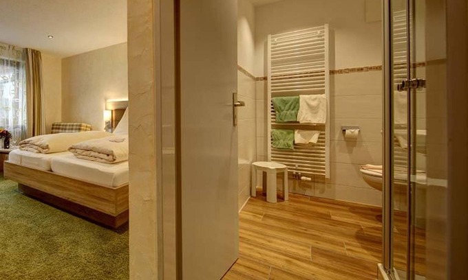 Schoemberg Apartment | Doppelzimmer Talseite Komfort Plus mit Frühstück