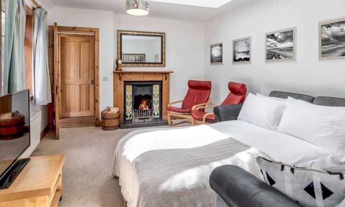 Ballater House | ★ Dormie Cottage ★ bright and spacious bungalow with a log fire!