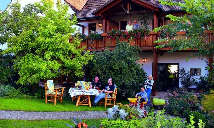 Billigheim-Ingenheim Apartment | Dornfeldersuite - Winzerhof am Steingebiss
