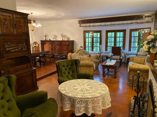 Arges Ski Chalet | Dos chalets + 3 salones + calefacción + chimeneas (máx 21 personas)