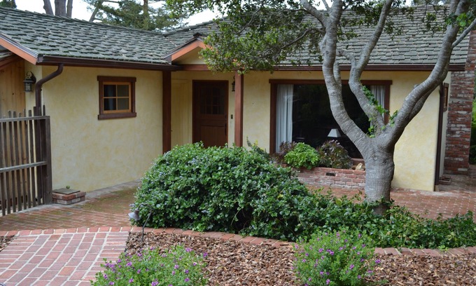 Northeast Carmel House | 'Dos Hermanos' A Short Walk To Downtown Carmel