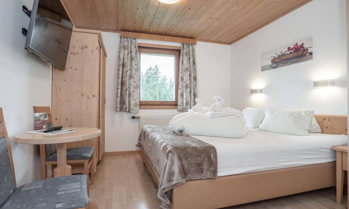 Scheffau am Wilden Kaiser Bed & Breakfast | Double room 8, shower, WC, from 4 nights half board - Berggasthof Bärnstatt