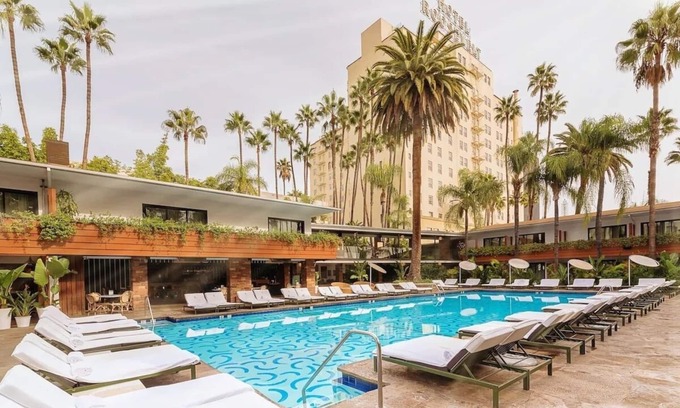 Hollywood Hotel | Double Deluxe Room, The Hollywood Roosevelt, Plush Linen, TCL Chinese Proximity
