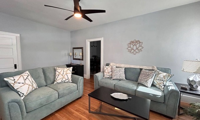 Columbia House | Double King 2bed/2 bath in Downtown Columbia!