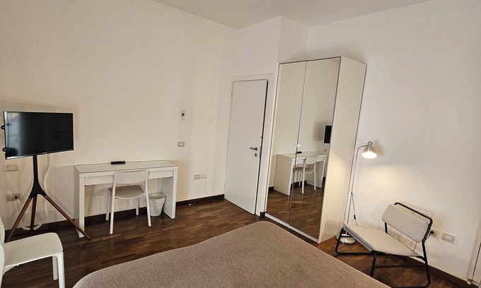 Potenza House | Double or Twin - Private External Bathroom