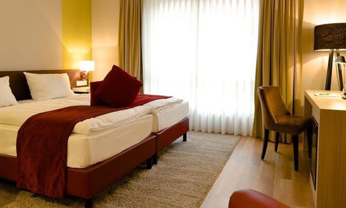 Alzey Hotel | Double room "Auslese", shower, toilet - Weinhotel Kaisergarten