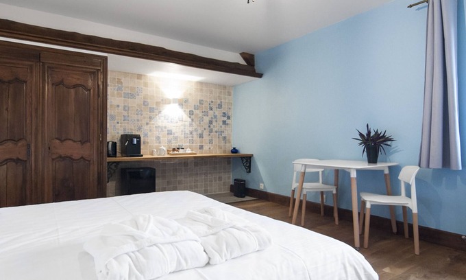 Eguilly Bed & Breakfast | Double room-Deluxe-Ensuite-Garden view-Avec Hammam