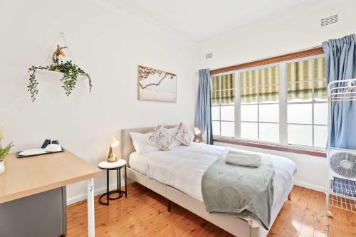 Peakhurst House | Double Room in Peakhurst - Centrally Located - Shared Bathroom