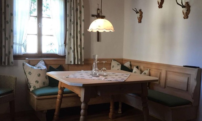 Oberammergau Bed & Breakfast | Double room (No. 1, 4-6 nights) - Pension Zum Kirchenbauer