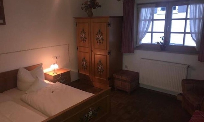Oberammergau Bed & Breakfast | Double room (No. 3, 1-3 nights) - Pension Zum Kirchenbauer