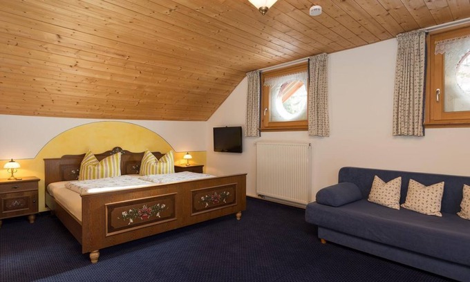 Oberammergau Bed & Breakfast | Double room (No. 7, from 7 nights) - Pension Zum Kirchenbauer