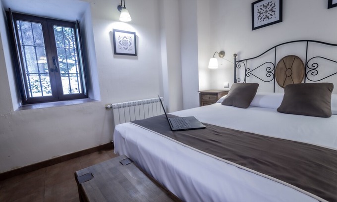 Cercedilla House | Double room Posada Peña Pintada by Vivere Stays
