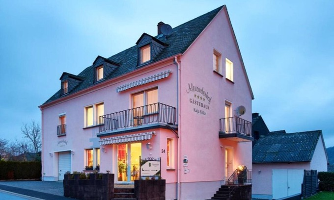 Leiwen Bed & Breakfast | Double room, room 8 - Gästehaus Alexanderhof