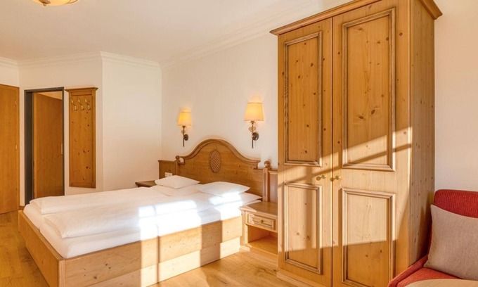 Grossarl House | Double Room "SAPHIR" Shower, WC - Hotel Kristall