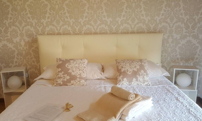 Citta Bassa House | DOUBLE ROOM SHARED BATHROOM IN DONIZETTI ATTIC