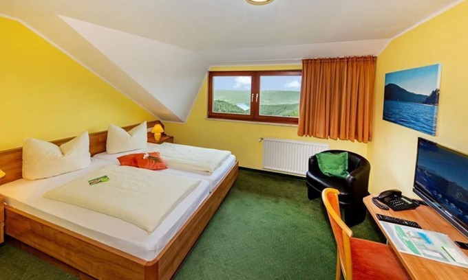 Nideggen House | Double room shower/WC without balcony - Hotel Haus Seeblick