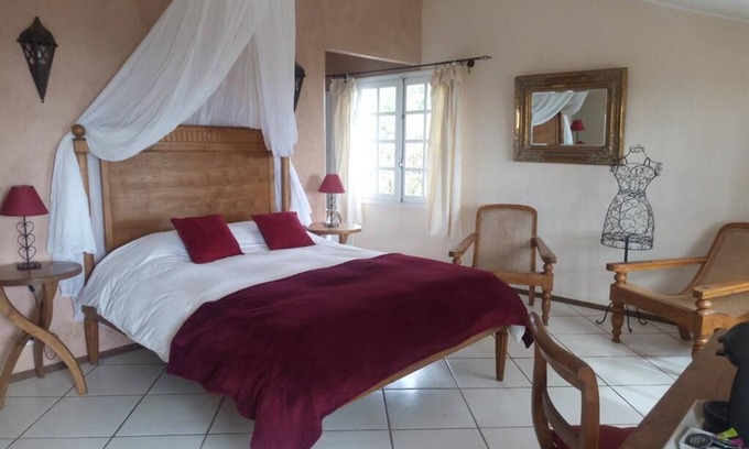 Saint-Paul House | Double room-Superior-Private Bathroom-Balcony-Vue mer ou jardin