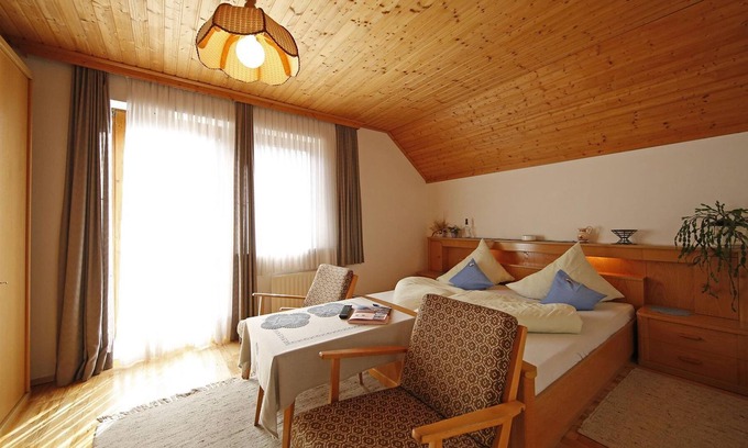 Kleinsolk Apartment | Double room "Talblick" - House Erika Grundner