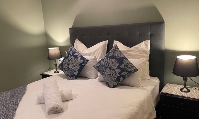 West Beach Cabin | Double Room! Welcome to our charming guesthouse in Cap Town!