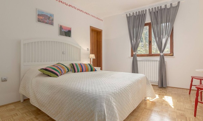 Koper House | Double room with external private bathroom and shared kitchen