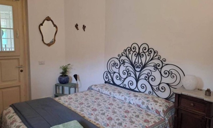 Fornole Bed & Breakfast | Double room with private bathroom and small exclusive garden