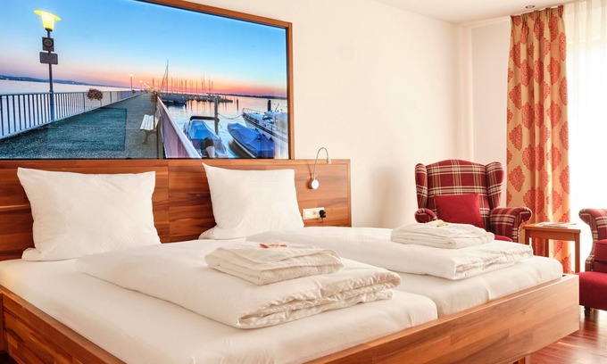 Nonnenhorn Apartment | Double room with partial balcony Lake or mountain view
