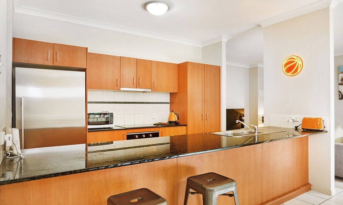 Varsity Lakes House | Double Storey 4-bedroom home (6 beds), central location to beach and theme parks