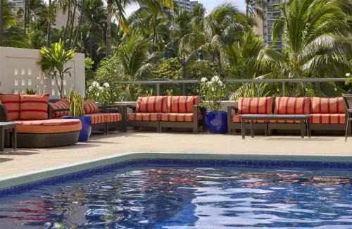 Waikiki Resort | DoubleTree by Hilton Alana - Waikiki Beach