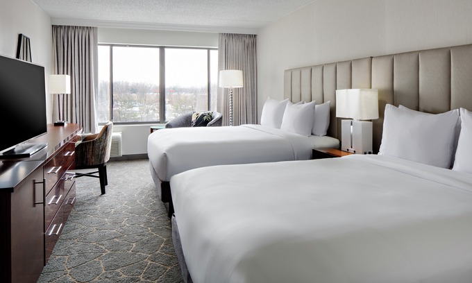 Fairfield Hotel | Doubletree by Hilton Fairfield Hotel & Suites