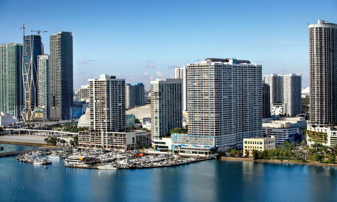 Downtown Miami Hotel | DoubleTree by Hilton Grand Hotel Biscayne Bay