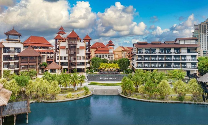 Putrajaya Hotel | DoubleTree by Hilton Putrajaya Lakeside