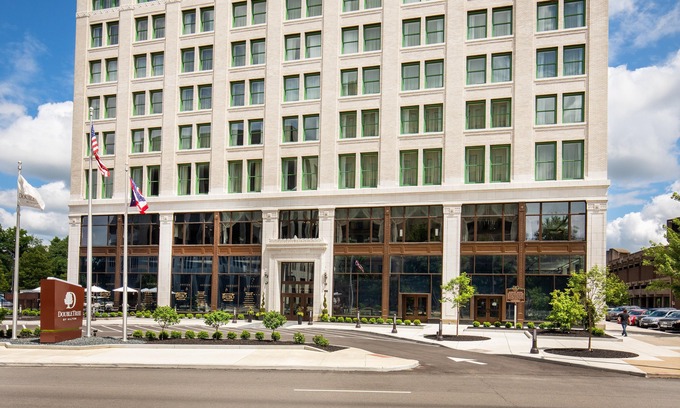 Downtown Hotel | DoubleTree by Hilton Youngstown Downtown