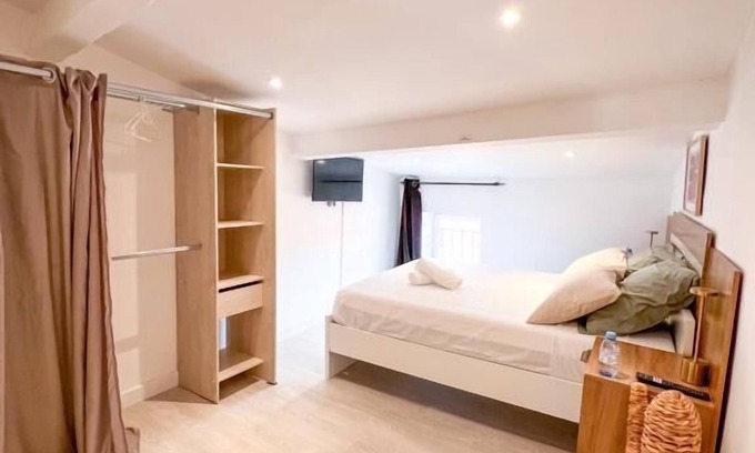 Clermont-Ferrand Apartment | Doux Pavillon - "Le Bohème"- free private parking