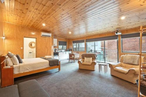 North Hobart Apartment | Down the Lane at 408 - On the North Hobart Strip