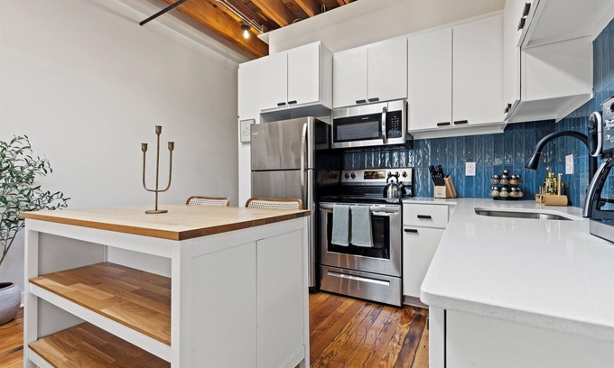Crossroads Arts District Condo | Downtown 1BR Loft | Crossroads Arts District | Free Parking Spot