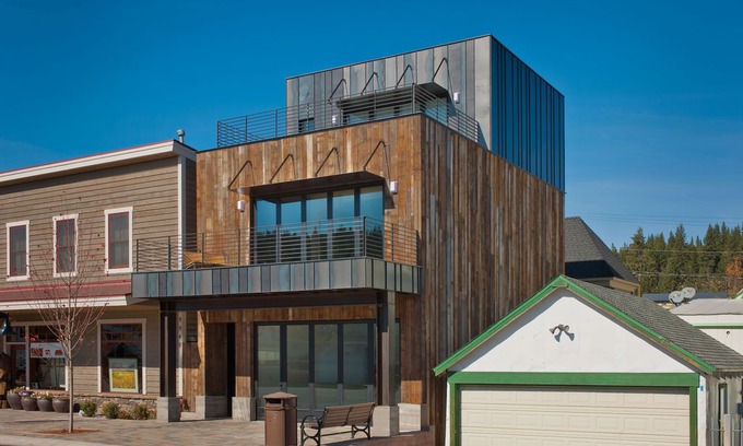 Downtown Apartment | Downtown 2BR Loft - All proceeds benefit the Humane Society of Truckee-Tahoe!