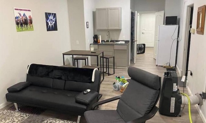 Babe Denny Apartment | Downtown Apartment on first floor. PRIVATE.