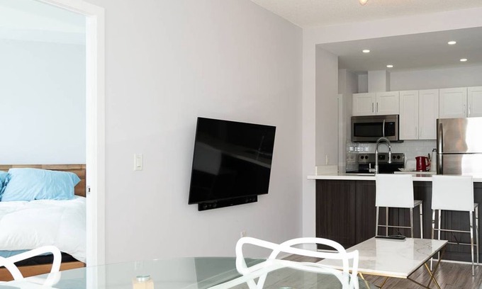 Central Waterfront Apartment | Downtown Apartment with Breathtaking Panoramic Lake View