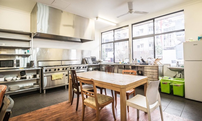 East Perth Hostel | Downtown Backpackers Hostel - note - Valid Passport required for check in